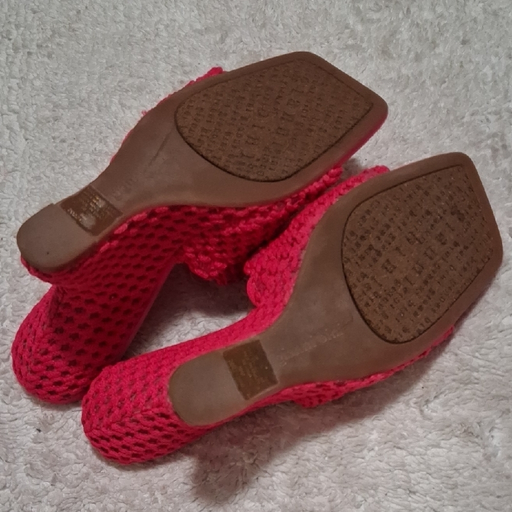 Gianni Bini Vibrant Pink Woven Heels - Picture 5 of 12